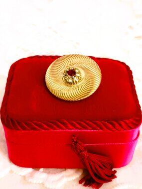 Marboux Vtg Round Swirl Brooch Gold Tone Spiral Floral Rhinestone Center Pin